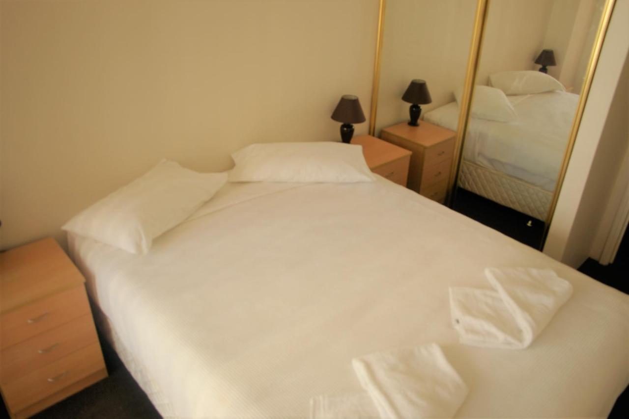 Accommodation Sydney - Kent Street Sydney Cbd Top Floor 2 Bedroom Apartment With Balcony Exterior photo