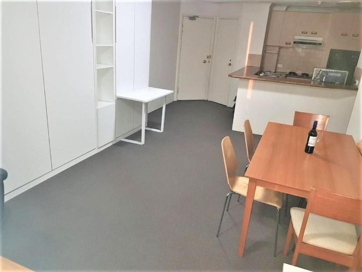 Accommodation Sydney - Kent Street Sydney Cbd Top Floor 2 Bedroom Apartment With Balcony Exterior photo